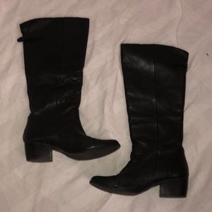 Black heeled boots